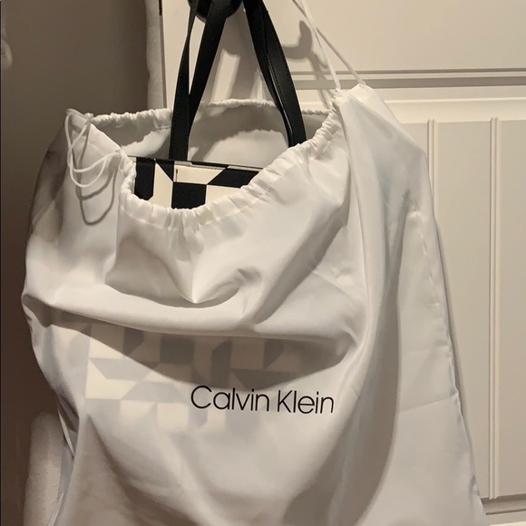 Calvin Klein medium Tote - Picture 3 of 3
